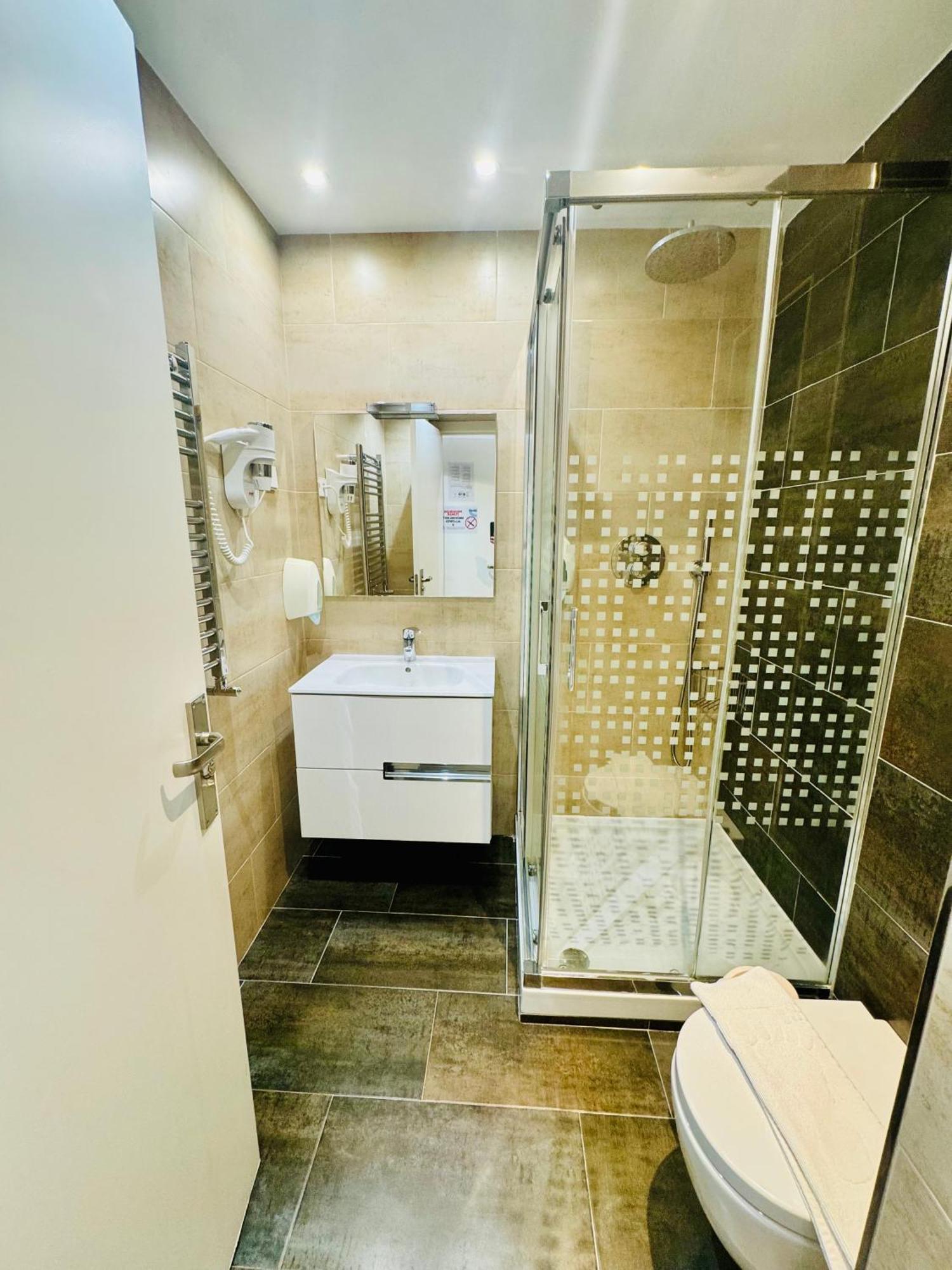 Apartamentos Apolo Μαδρίτη Εξωτερικό φωτογραφία