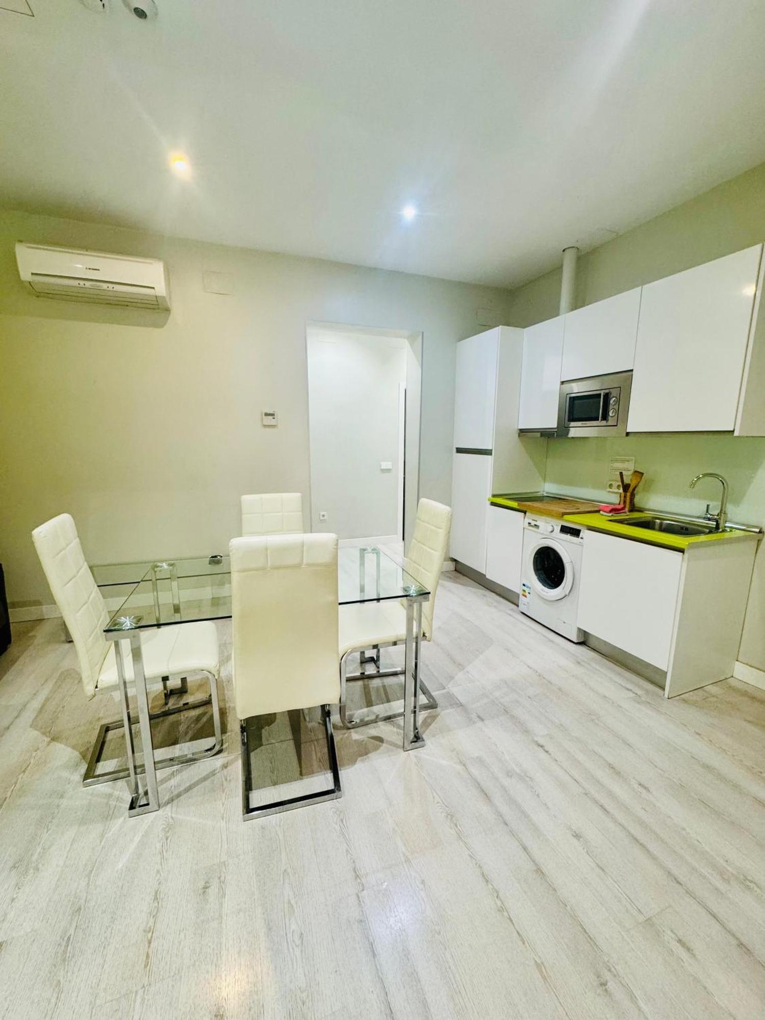 Apartamentos Apolo Μαδρίτη Εξωτερικό φωτογραφία